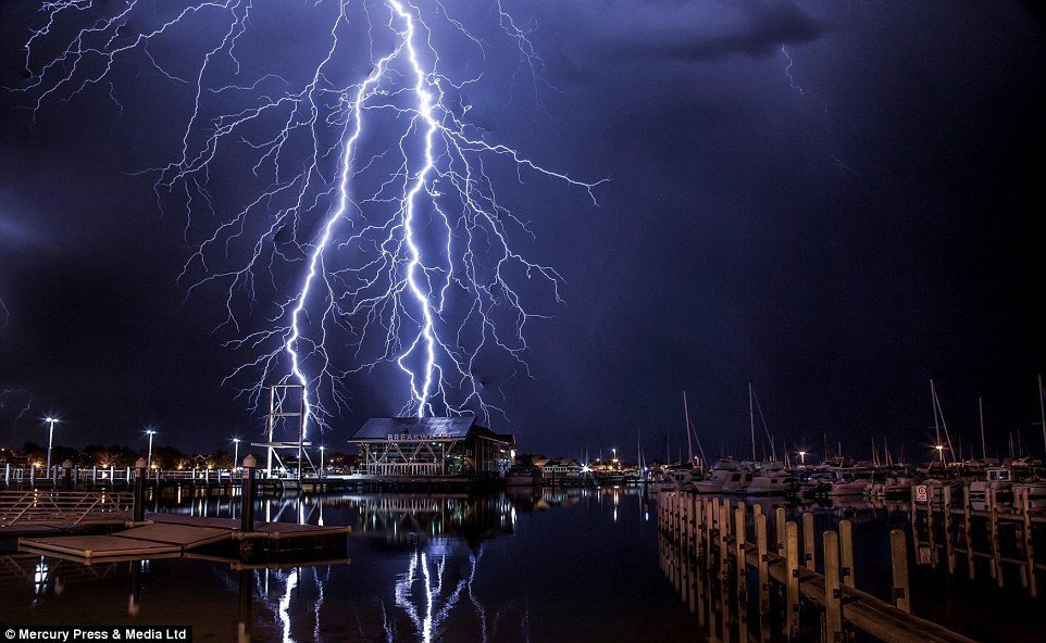 lightning strikes | weatherstationary.com