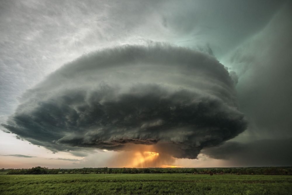 how to become a storm chaser | weatherstationary.com
