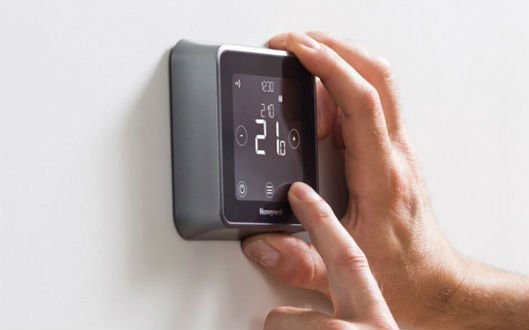 save energy using home smart thermostat